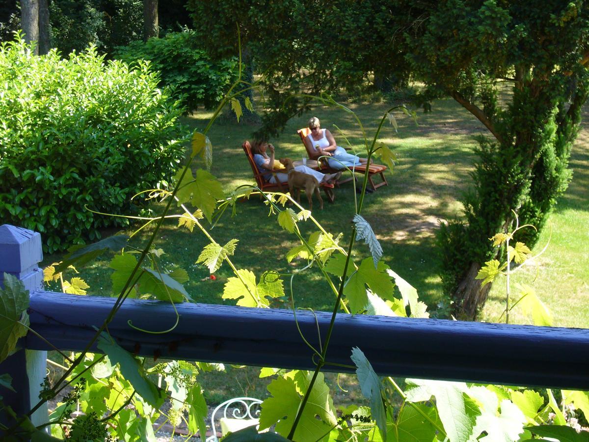 Le Canard Au Parapluie Rouge Bed & Breakfast Célon Dış mekan fotoğraf