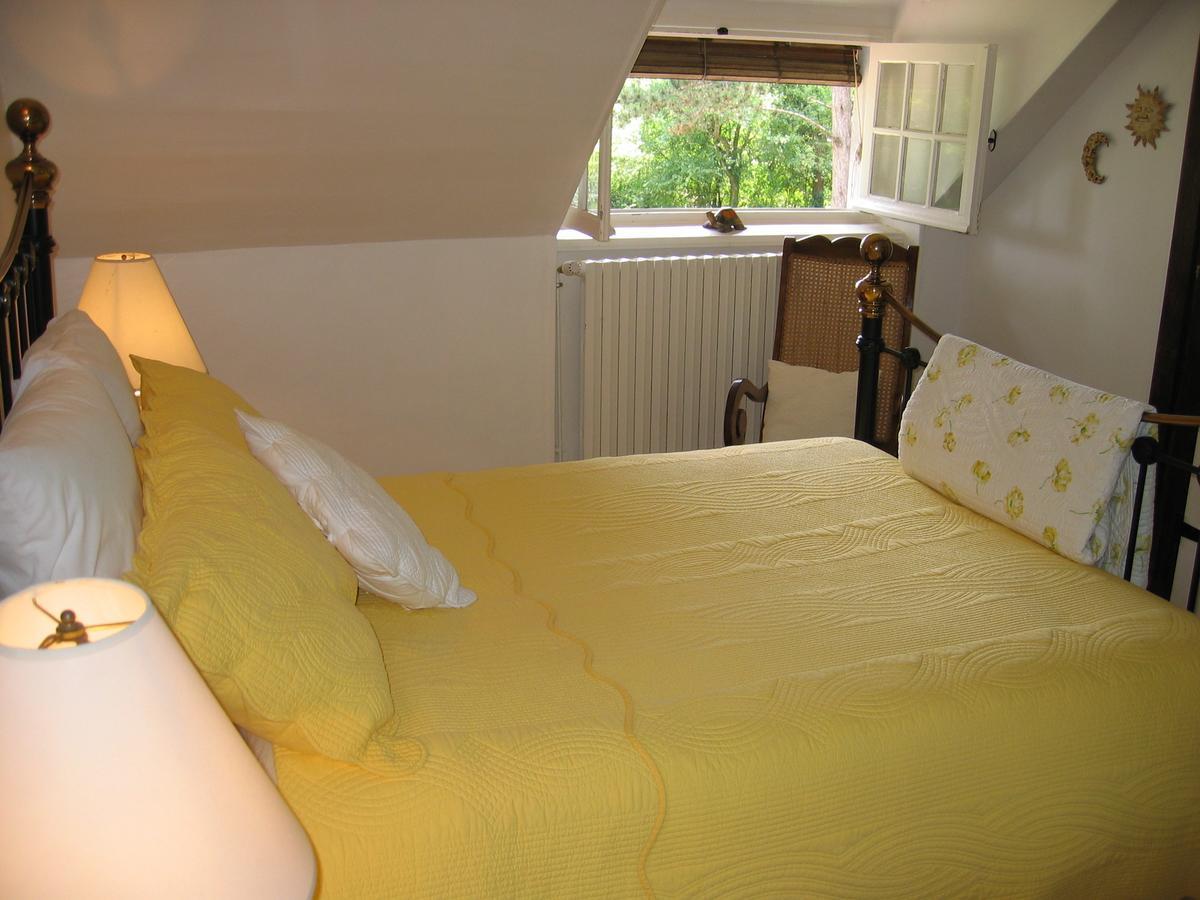Le Canard Au Parapluie Rouge Bed & Breakfast Célon Dış mekan fotoğraf
