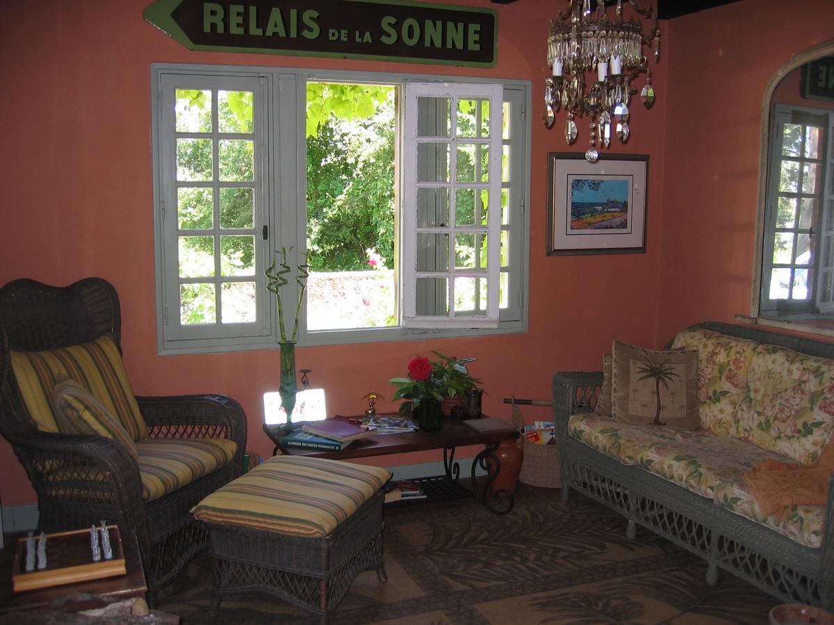 Le Canard Au Parapluie Rouge Bed & Breakfast Célon Dış mekan fotoğraf